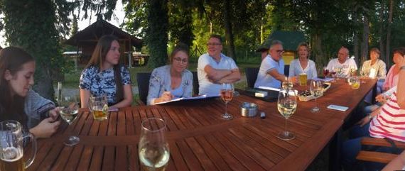 Die Eröffnungsball-Akteutre ksind reativ...